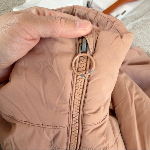 Vuori Women’s Canyon Insulated Jacket Full Zip Primaloft High Neck in Rose M - Picture 12 of 15